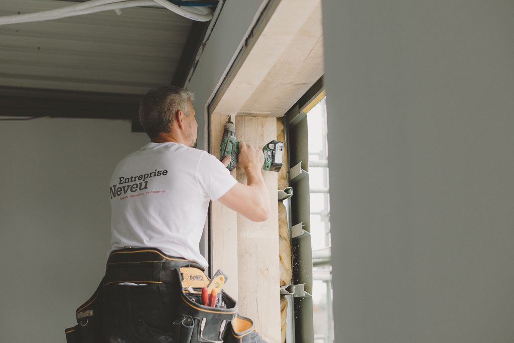 Projet d'aménagement intérieur d'un local professionnel par l'entreprise Neveu à Argentré-du-Plessis.
