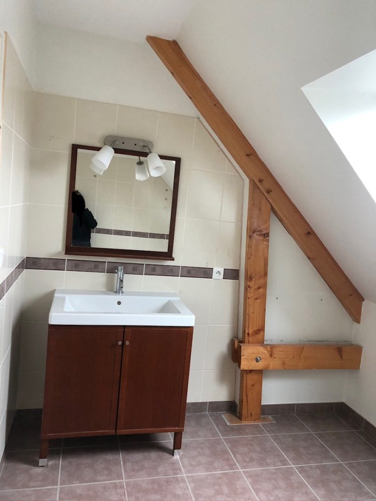 Installation de vasque dans une salle de bain