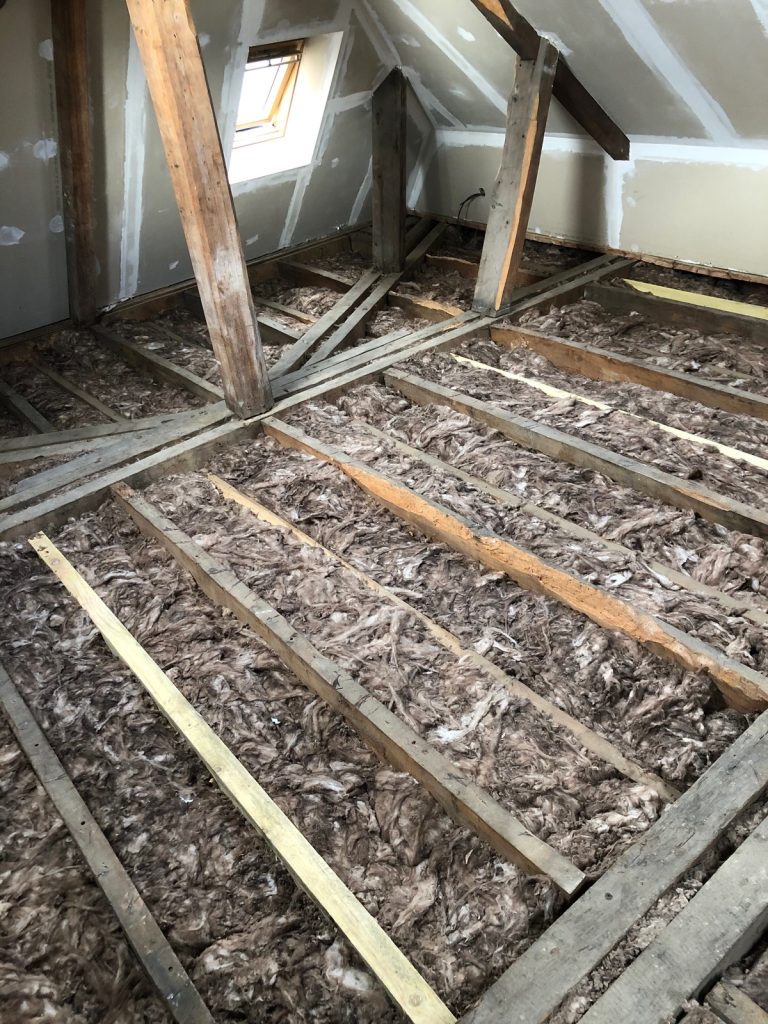 Isolation et pose parquet dans des combles