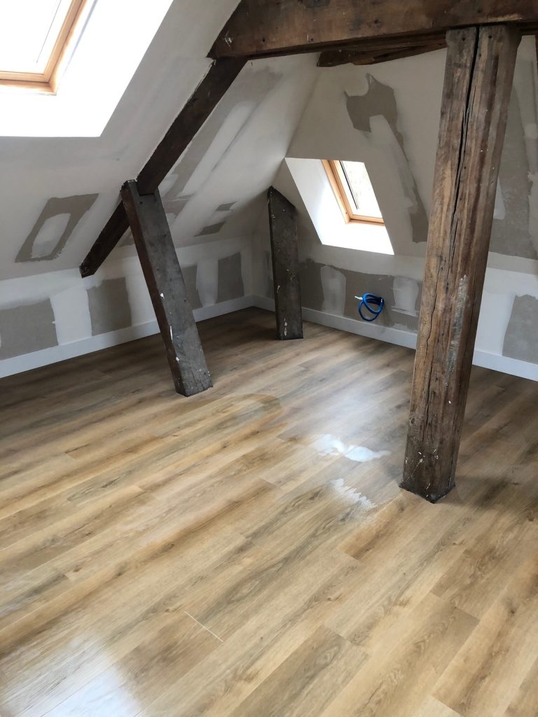 Isolation et pose parquet dans des combles